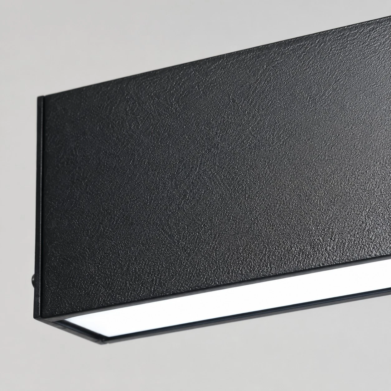 slim linear light body and illuminated edge detail