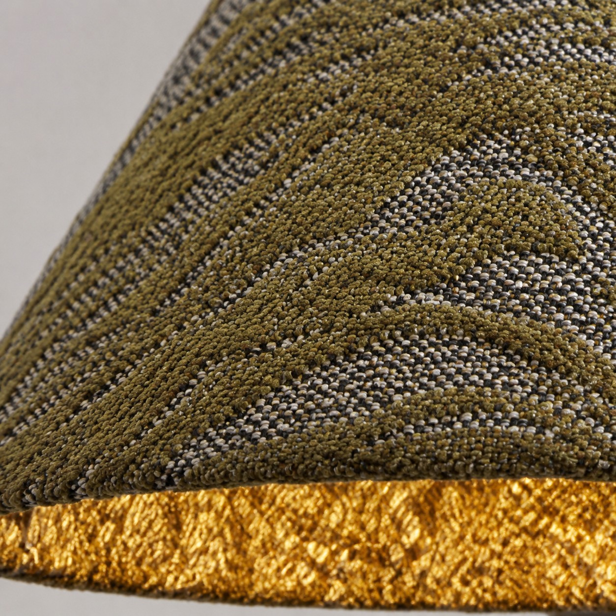 Warm inner shade edge detail