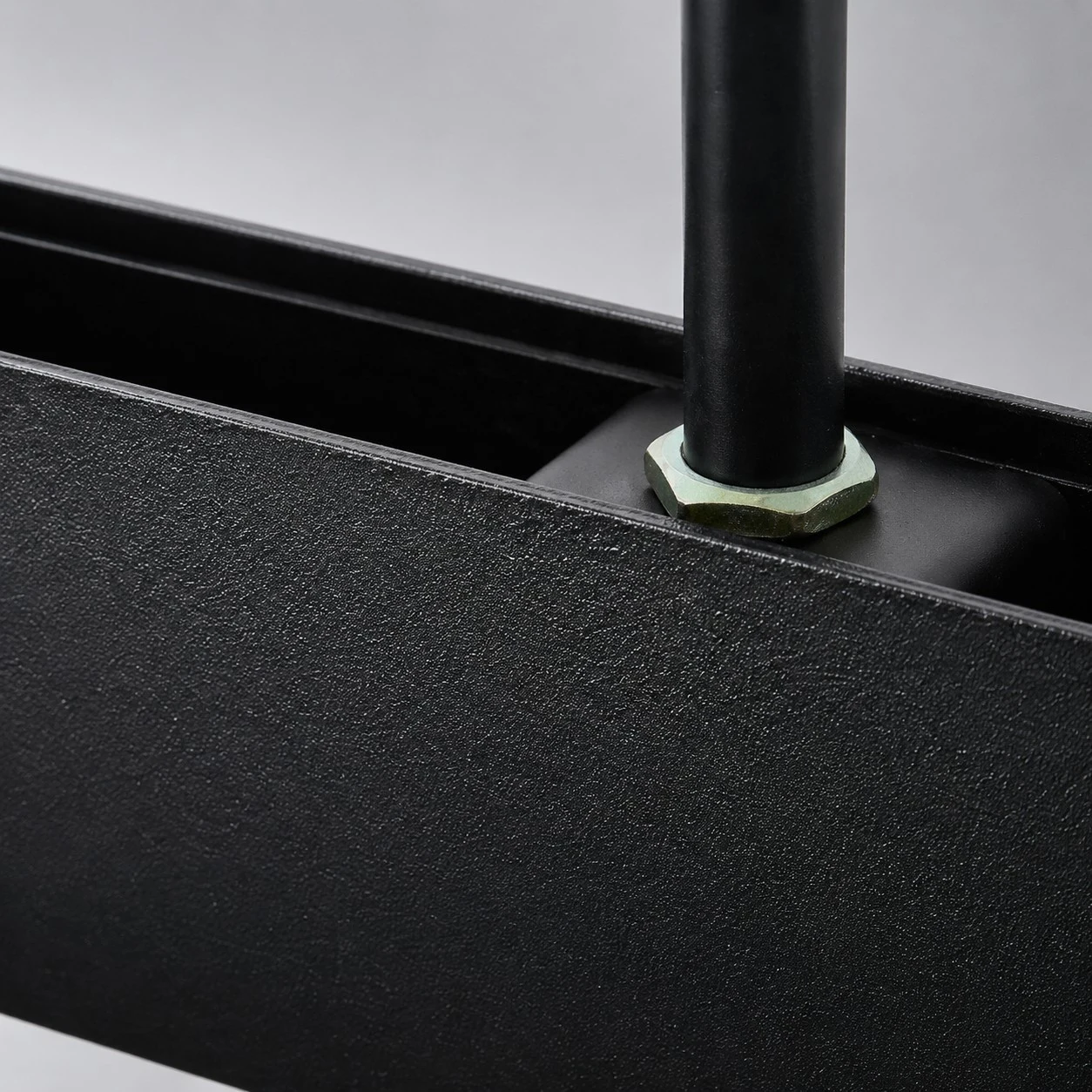 linear pendant suspension and body detail