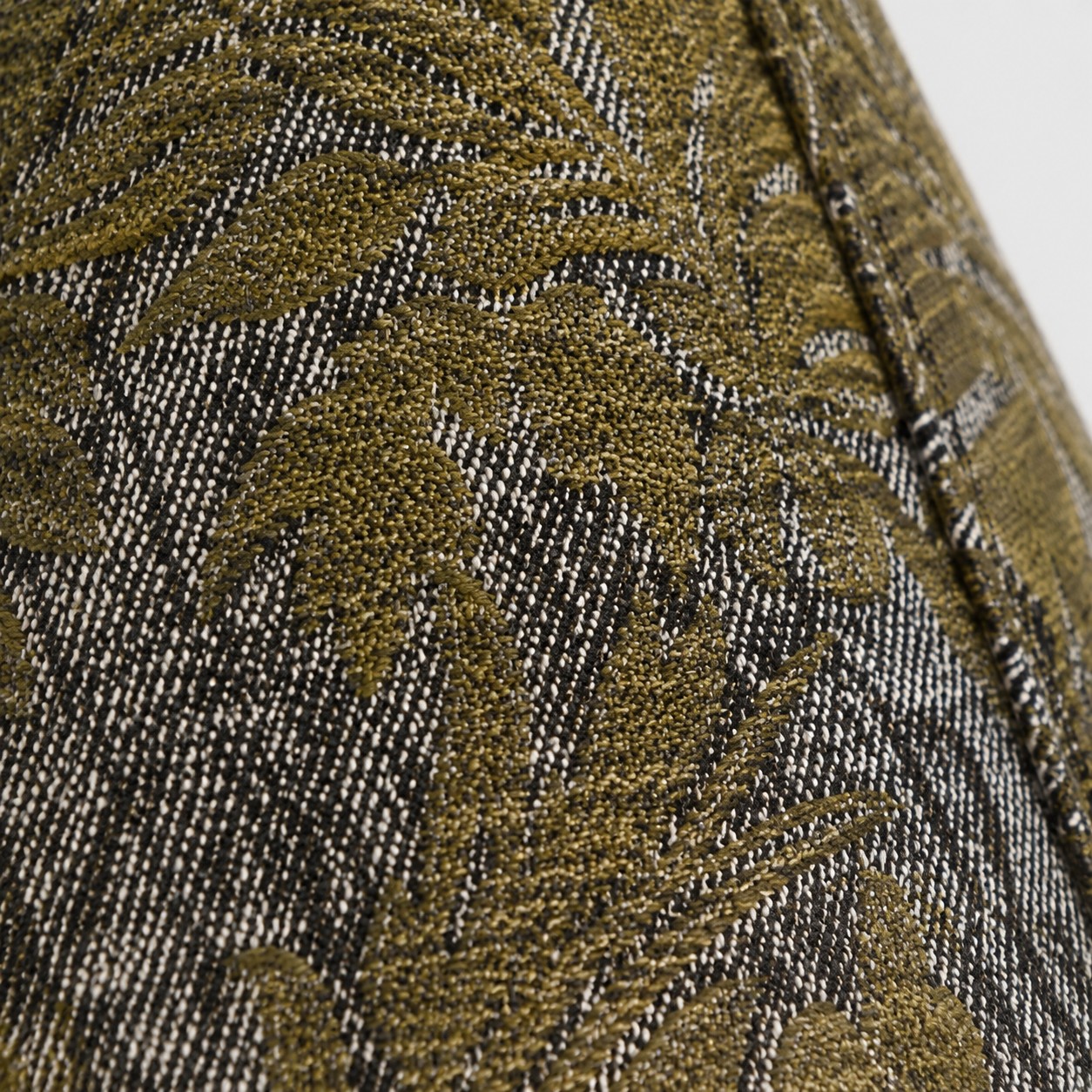 Raised leaf pattern detail