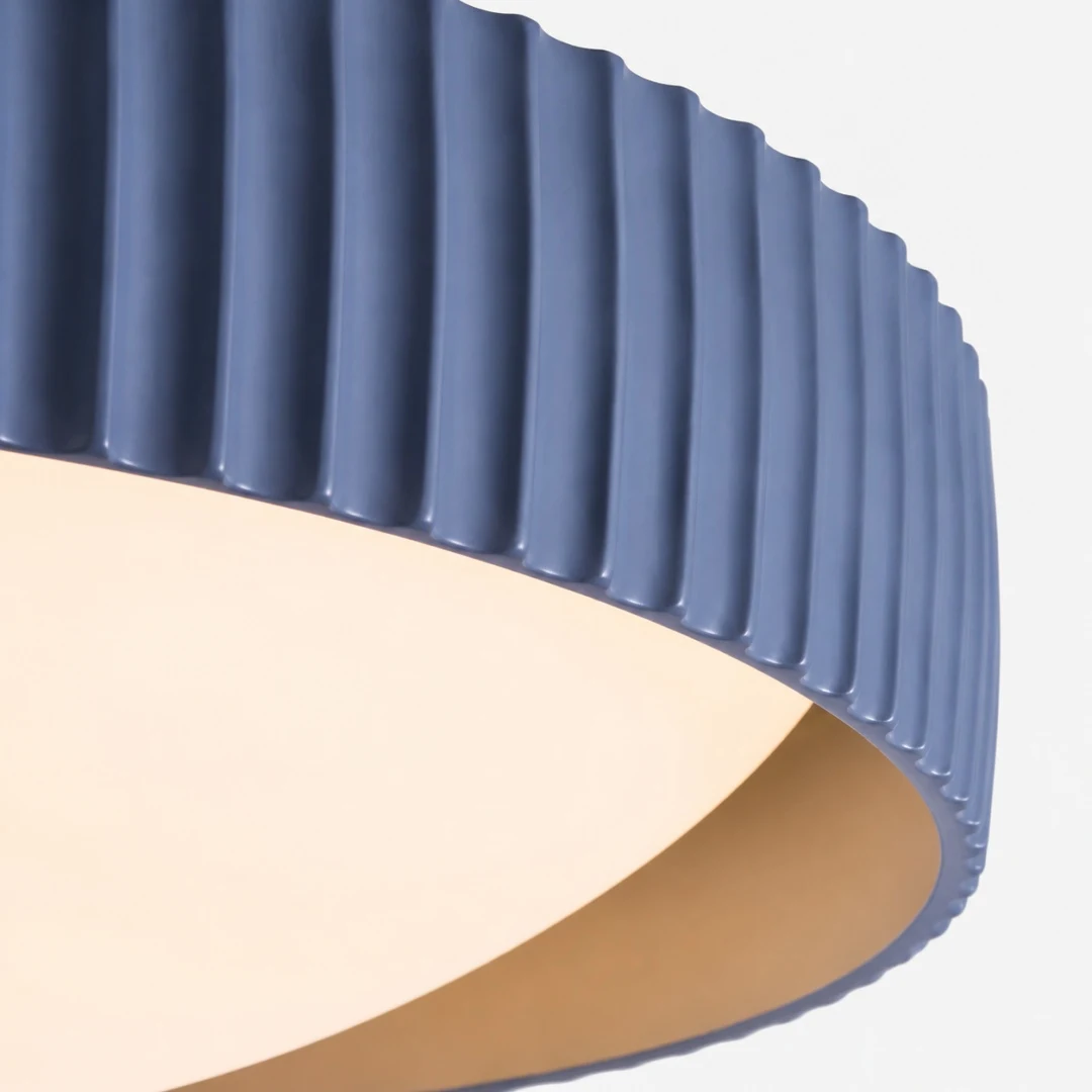 Front underside view of warm inner rim