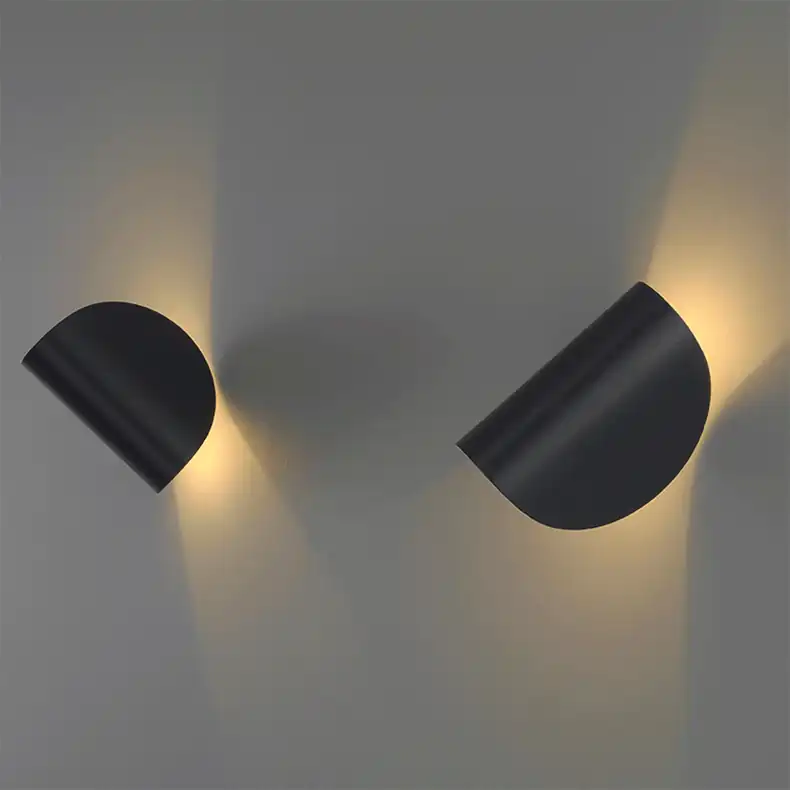 Polaris wall light rotating to adjust the light direction