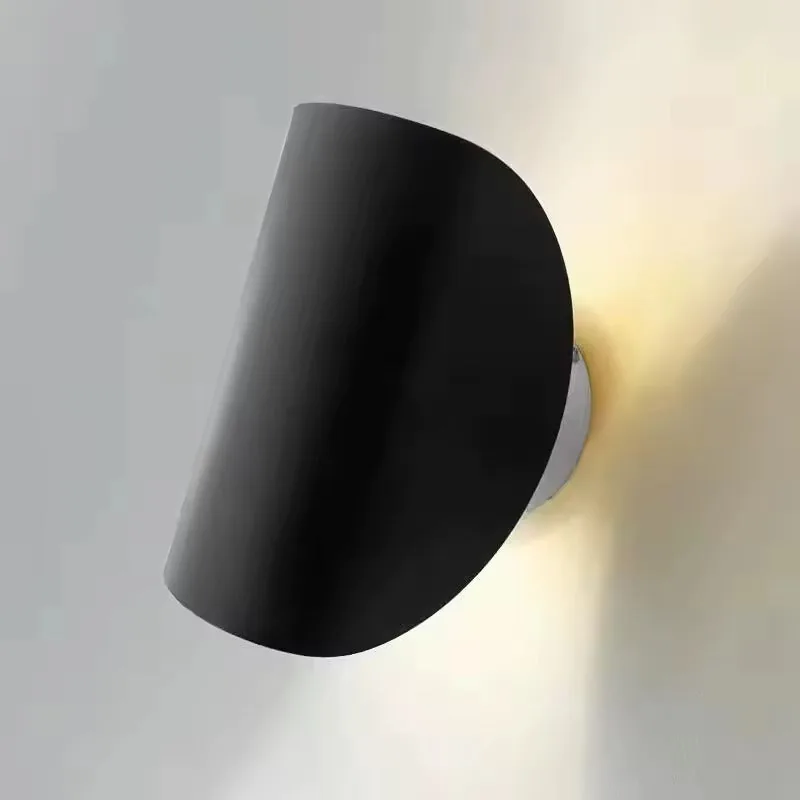 Close up of the Polaris metal lamp body